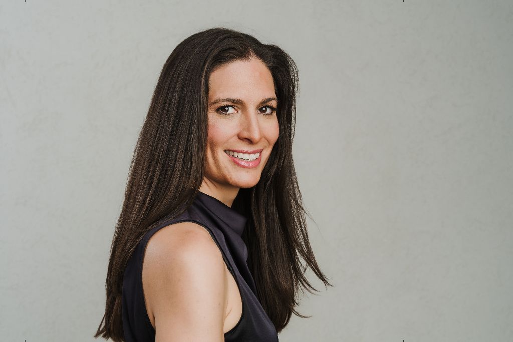 Gina Gog, lächelndes Portrait